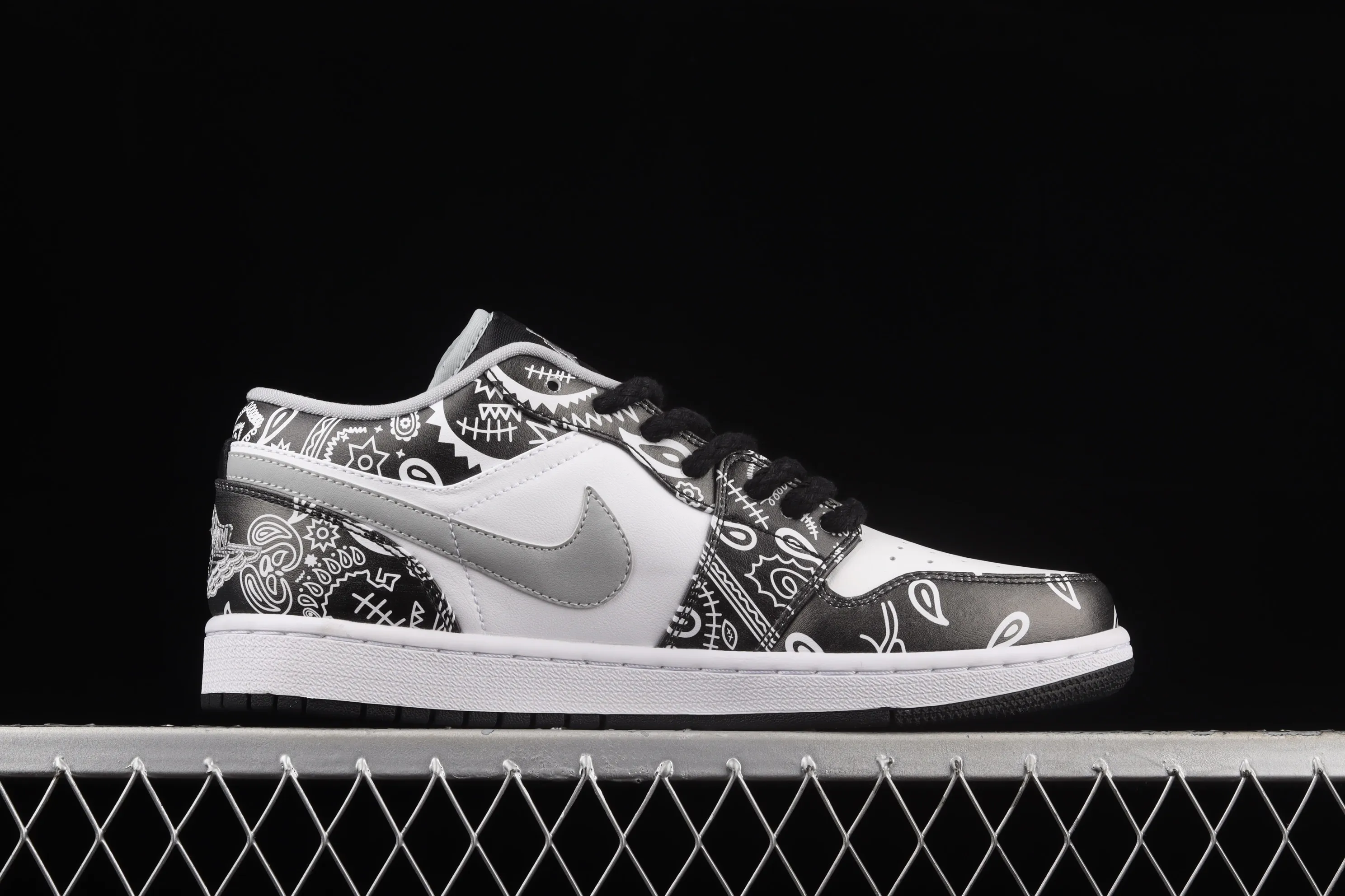 All categories Air Jordan Jordan series basketball shoes Air Jordan 1 Low Air Jordan 1 Low AJ1 Joe 1 painted hand-painted cashew flower low-top cultural basketball shoes 553558-040